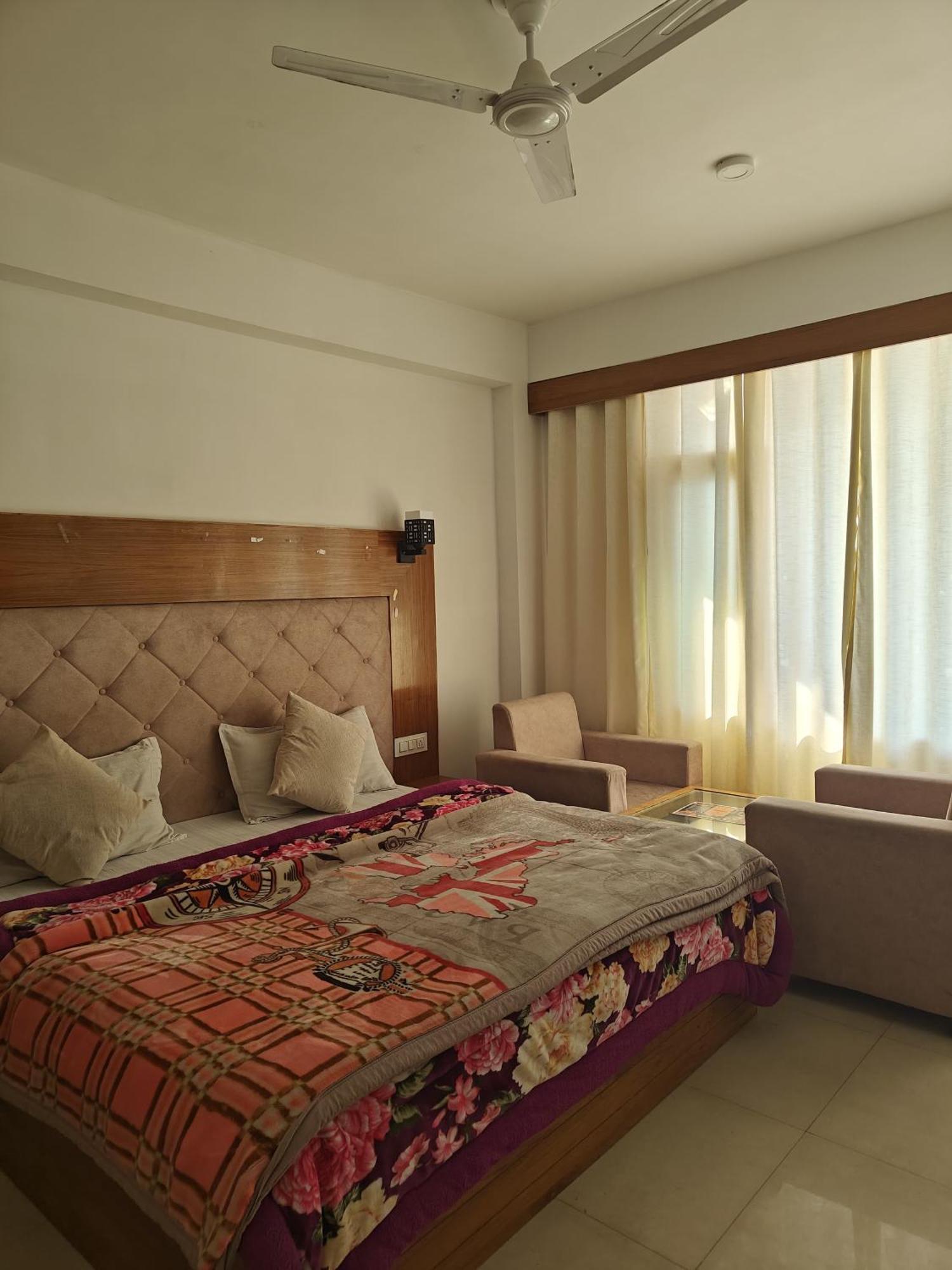 Santosh Cafe & Rooms Амритсар Экстерьер фото